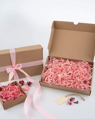 Dvě růžové, jedno srdce 🩷. Protože na detailech záleží a první dojem je jen jeden 😚. Tak která růžová je váš favorit?...