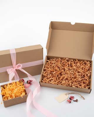 Nevíte, který zlatý odstín zvolit? 🤔 Dokonalá volba pro váš dárkový box. Karamel zlatá je výjimečná svým odstínem, zatímco...